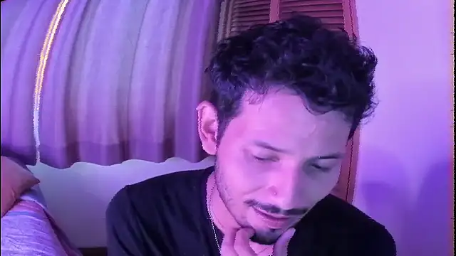 Nicholasrodrii online show from 25, 2, 2026