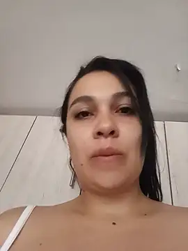 Snapshot of brianaGuzman chatting on 4, 7, 2026 brianaGuzman online show from 4, 7, 2026