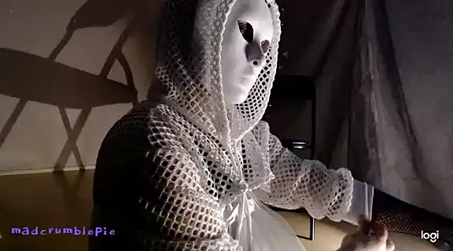 madcrumblepie online show from 15, 12, 2024