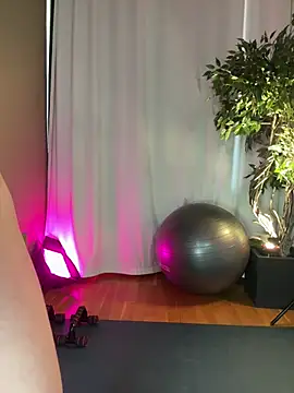 Snapshot of mary_ton chatting on 24, 4, 2026 mary ton online show from 24, 4, 2026