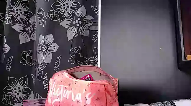 lily jamesx online show from 20, 2, 2025