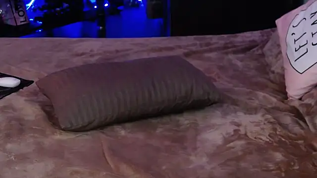 Denny Brenda online show from 8, 11, 2025