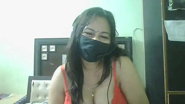 Snapshot of couplesuni chatting on 7, 5, 2026 couplesuni online show from 7, 5, 2026