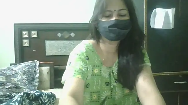 Snapshot of couplesuni chatting on 4, 5, 2026 couplesuni online show from 4, 5, 2026