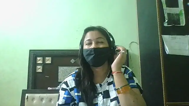 Snapshot of couplesuni chatting on 9, 5, 2026 couplesuni online show from 9, 5, 2026