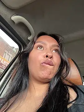 Snapshot of _NINA chatting on 15, 10, 2025 NINA online show from 15, 10, 2025