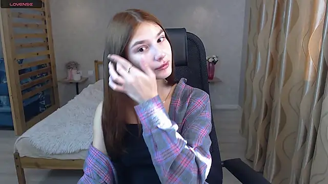 Snapshot of AnaHoney chatting on 10, 9, 2025 AnaHoney online show from 10, 9, 2025