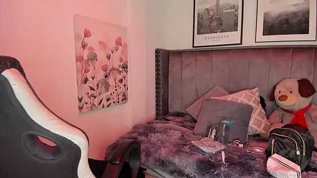 Alaia Cute online show from 16, 12, 2025