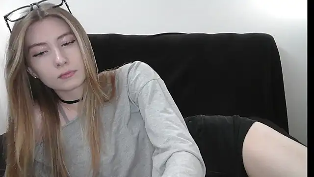ErikaShyy online show from 12, 5, 2026