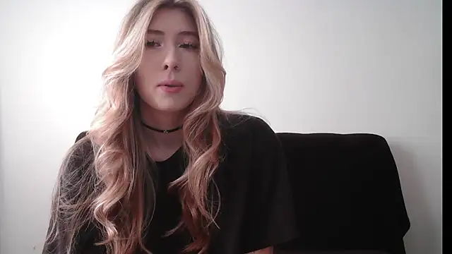 ErikaShyy online show from 30, 10, 2025