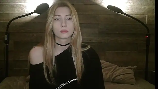 ErikaShyy online show from 26, 11, 2025