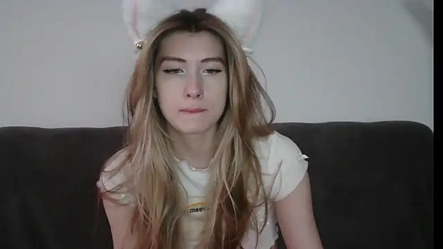 ErikaShyy online show from 31, 1, 2025