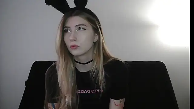 ErikaShyy online show from 18, 12, 2025