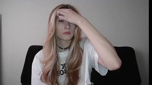 ErikaShyy online show from 3, 11, 2025