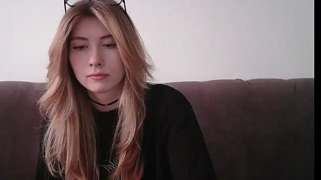 ErikaShyy online show from 30, 1, 2025