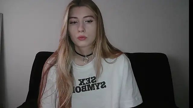 ErikaShyy online show from 4, 11, 2025