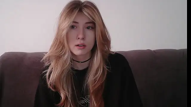 ErikaShyy online show from 30, 1, 2025