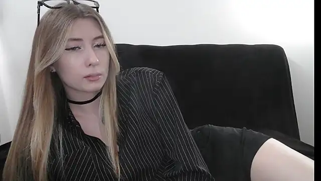 ErikaShyy online show from 7, 5, 2026