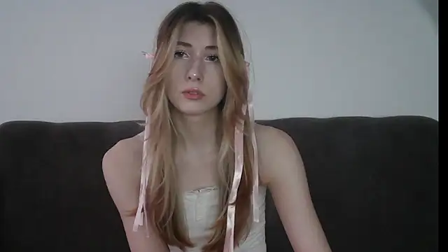 ErikaShyy online show from 4, 2, 2025