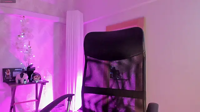 CyntiaAdams online show from 25, 2, 2025