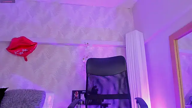 CyntiaAdams online show from 17, 2, 2025