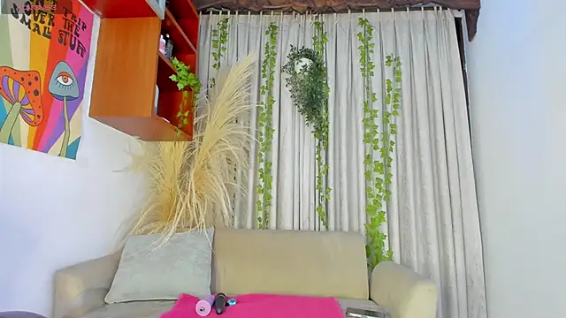 Snapshot of LiaFlowers chatting on 10, 5, 2026 LiaFlowers online show from 10, 5, 2026