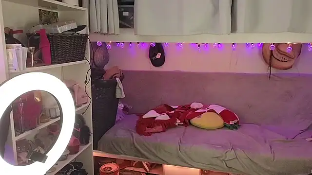 cunty tranny lydia online show from 17, 12, 2025