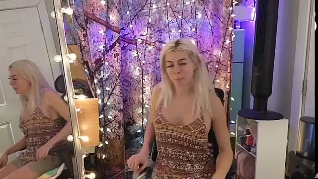 Snapshot of cunty_tranny_lydia chatting on 20, 5, 2026 cunty tranny lydia online show from 20, 5, 2026