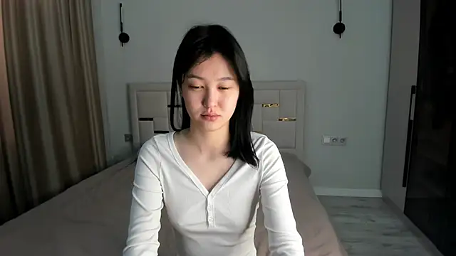 Lola Peach online show from 10, 4, 2026