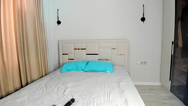 Lola Peach online show from 24, 3, 2026