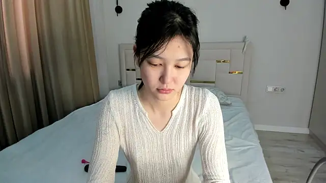 Lola Peach online show from 13, 3, 2026