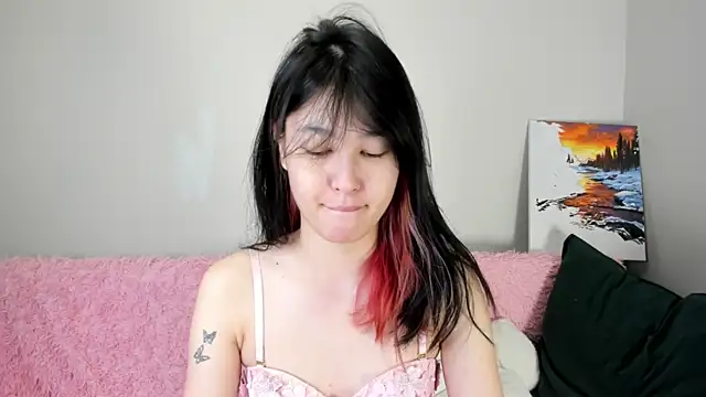 Lola Peach online show from 17, 7, 2026