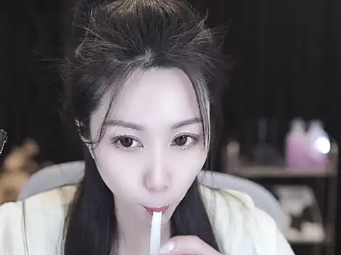 Nuyoah-77 online show from 18, 2, 2026