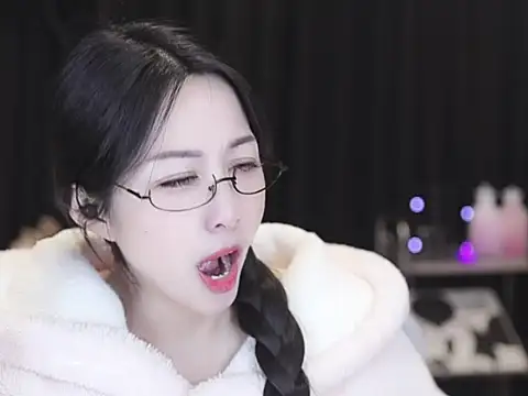 Nuyoah-77 online show from 10, 2, 2026