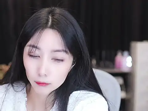 Nuyoah-77 online show from 27, 11, 2025