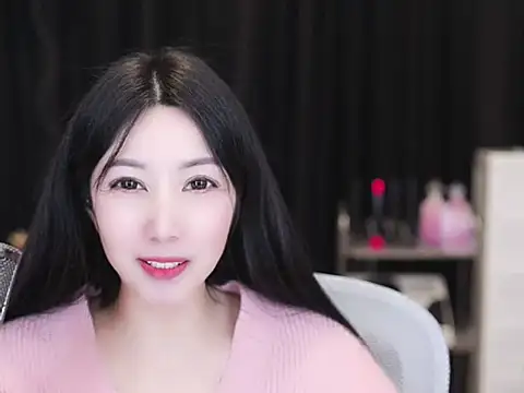 Nuyoah-77 online show from 10, 11, 2025