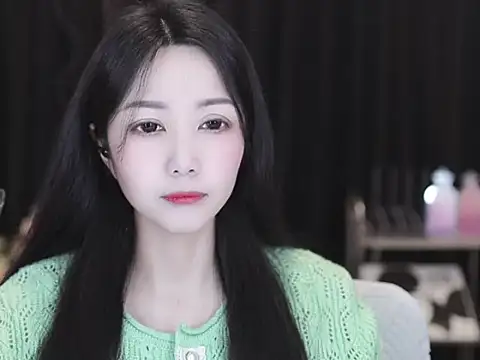 Nuyoah-77 online show from 25, 3, 2026