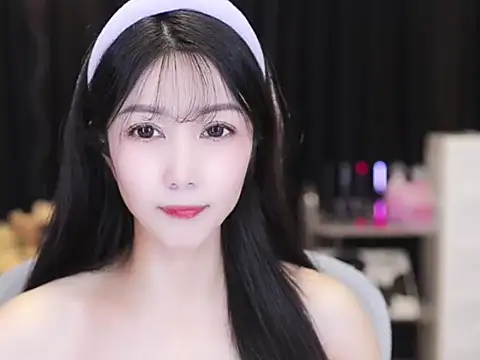 Nuyoah-77 online show from 14, 10, 2025