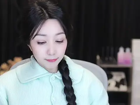 Nuyoah-77 online show from 5, 1, 2026