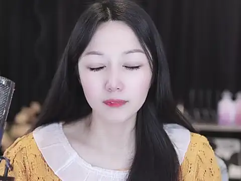 Nuyoah-77 online show from 4, 4, 2026