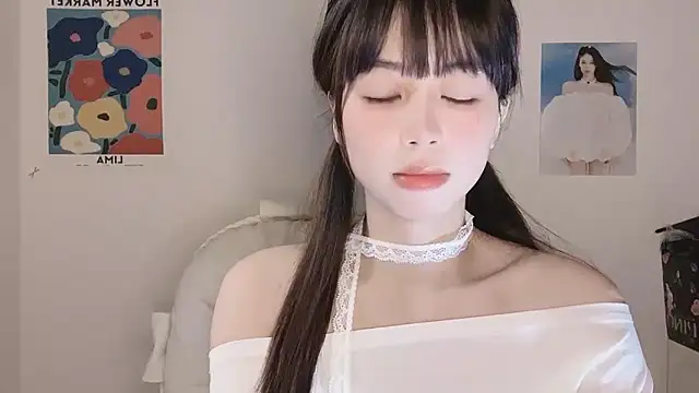 Snapshot of -Hottie chatting on 1, 12, 2025 -Hottie online show from 1, 12, 2025