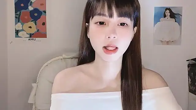 Snapshot of -Hottie chatting on 15, 11, 2025 -Hottie online show from 15, 11, 2025