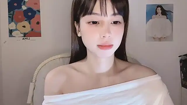 Snapshot of -Hottie chatting on 17, 11, 2025 -Hottie online show from 17, 11, 2025