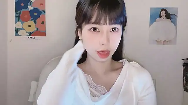 Snapshot of -Hottie chatting on 12, 11, 2025 -Hottie online show from 12, 11, 2025