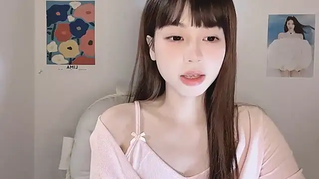 Snapshot of -Hottie chatting on 11, 11, 2025 -Hottie online show from 11, 11, 2025