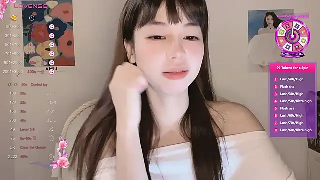 Snapshot of -Hottie chatting on 30, 10, 2025 -Hottie online show from 30, 10, 2025