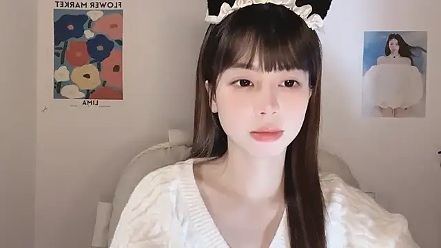 Snapshot of -Hottie chatting on 13, 11, 2025 -Hottie online show from 13, 11, 2025