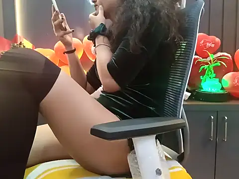 Snapshot of GoldnessAishu chatting on 4, 2, 2025 GoldnessAishu online show from 4, 2, 2025