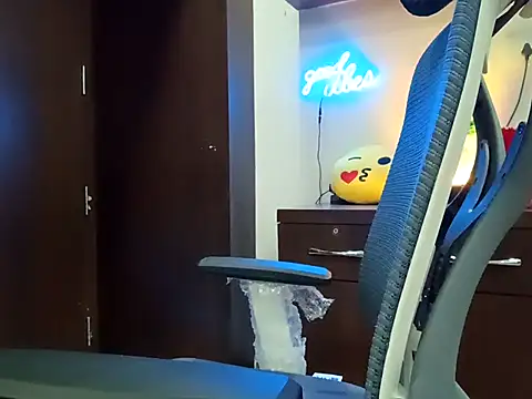 Snapshot of GoldnessAishu chatting on 9, 3, 2025 GoldnessAishu online show from 9, 3, 2025