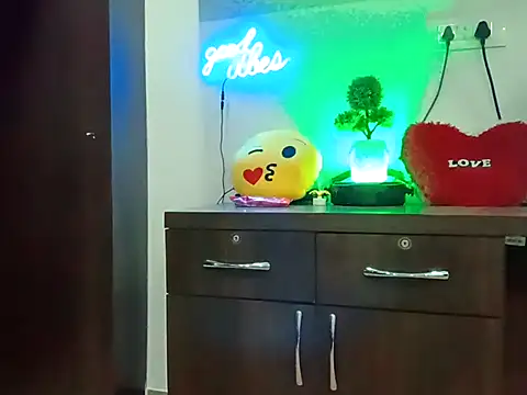 Snapshot of GoldnessAishu chatting on 9, 3, 2025 GoldnessAishu online show from 9, 3, 2025